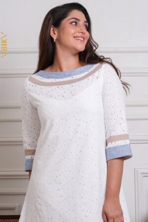 The queen detail elegant dress