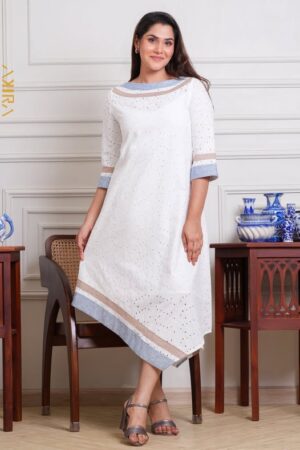 The queen detail elegant dress