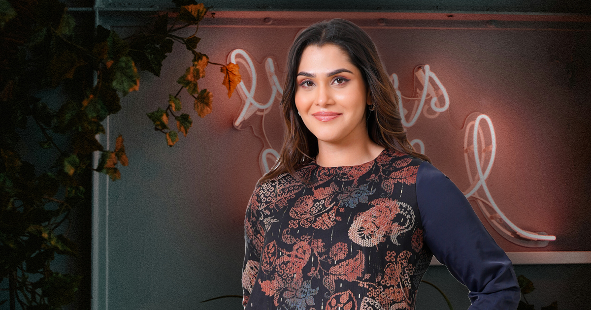 Akira’s Guide to Plus Size Dresses: Elegant Styles for Larger Women