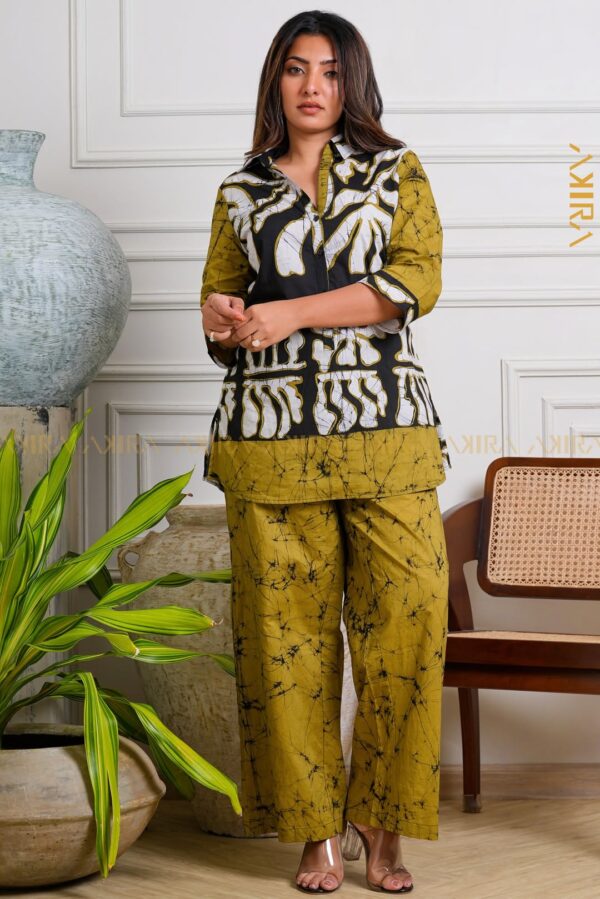 Tropi Flora Batik Top