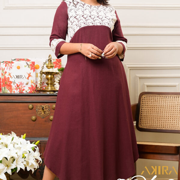 Queen's Mirragr Dress